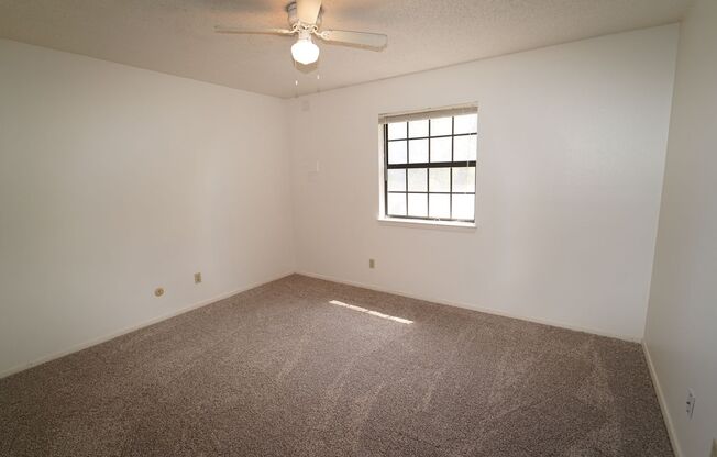 2 beds, 1 bath, $995, Unit Apt. 14