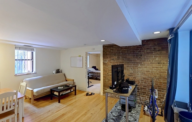 111 Gainsborough St