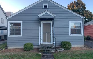 1940's Style~ Close-in, Downtown Location