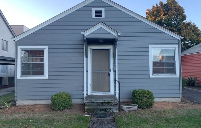 1940's Style~ Close-in, Downtown Location