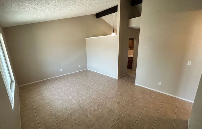 *NEW* Custom Paint, Fully Enclosed Backyard 2 bed/1 bath Glendale *Single* Level Duplex!