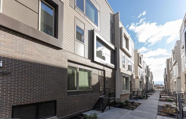 Gorgeous 3-Bedroom Townhome with Parking Spot! Finished Basement and Roof Deck!