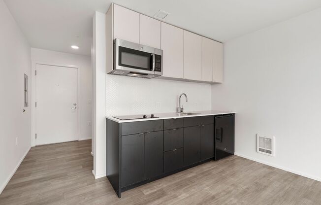 Studio, 1 bath, 320 sqft, $1,195, Unit 701