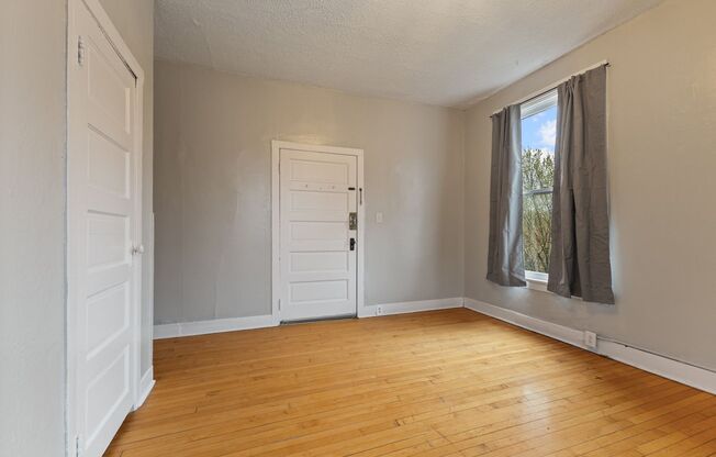 1 bed, 1 bath, 690 sqft, $995, Unit 1