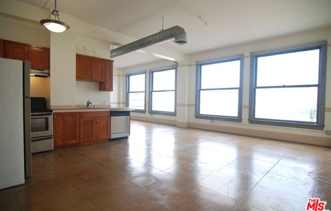 1 bed, 1 bath, 800 sqft, $2,400, Unit 501