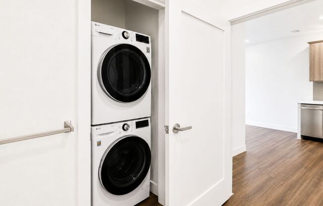 2 beds, 2 baths, $3,045, Unit 301