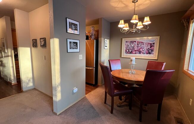 2 Bedroom Jewel Lake Condo with Beautiful Finishes! Available 6/27!