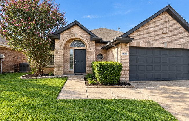 3 beds, 2 baths, $2,400