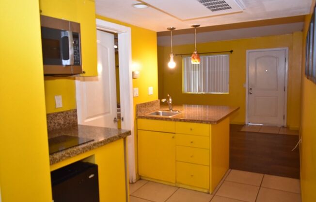 2 beds, 1 bath, $2,100, Unit UNIT 909