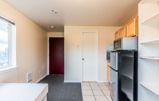Studio, 1 bath, 130 sqft, $725, Unit D-3