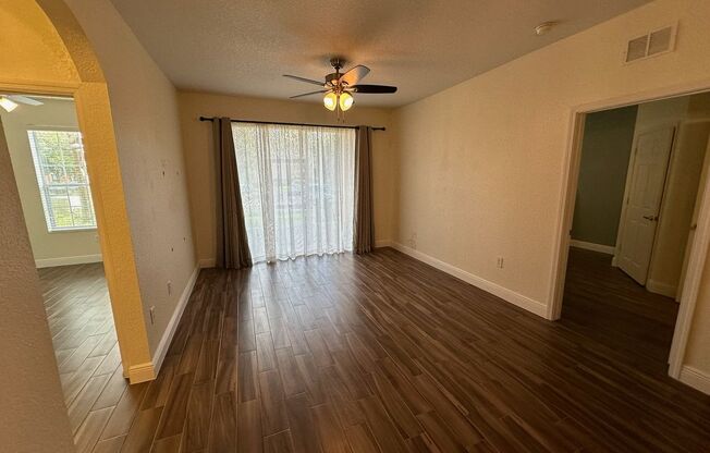 3 beds, 2 baths, $2,040, Unit #106