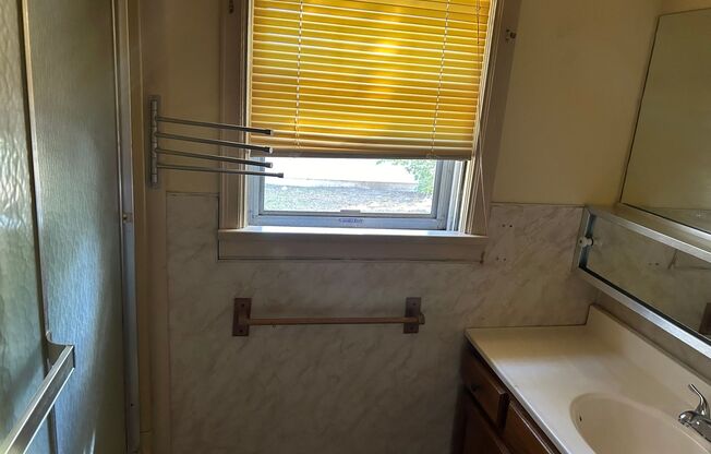 2 beds, 1 bath, $1,050