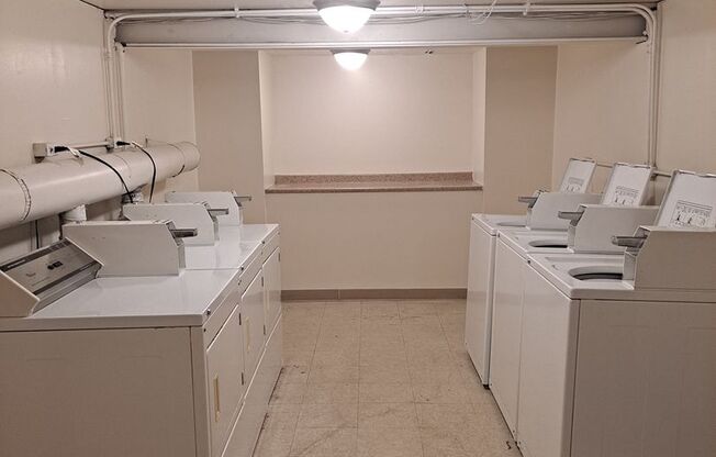 2 beds, 1 bath, 720 sqft, $950, Unit 9343F