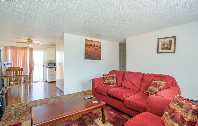 Updated Four-Plex in SE Portland with Fenced Yard! rentalsc21.com