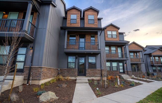 Luxury living with mountain views!  Flexible lease terms!