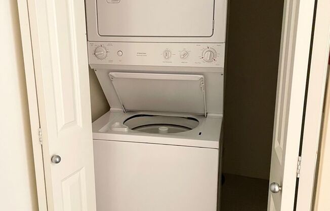 Studio, 1 bath, $1,700