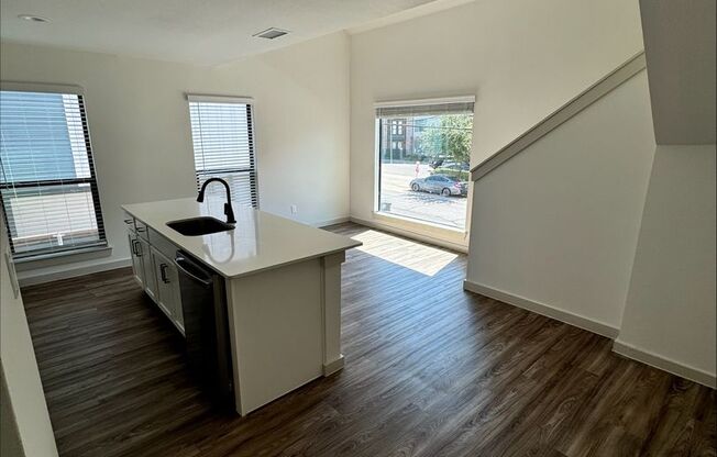 1 bed, 1 bath, $1,395, Unit 211