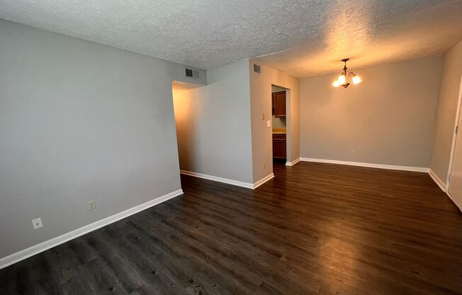 2 beds, 1 bath, 800 sqft, $800