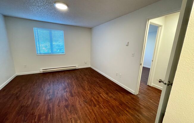 2 beds, 1 bath, 780 sqft, $1,155, Unit 21