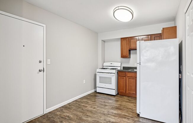 2 beds, 1 bath, 665 sqft, $1,040, Unit 1738F