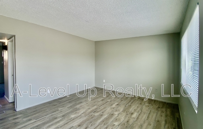 5745 S SOUTHLAND BLVD