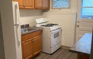 2 beds, 1 bath, $900, Unit Apt 3