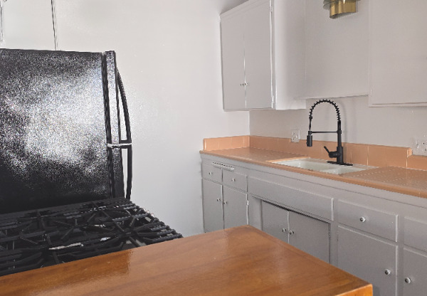 1150 MANHATTAN BCH BLVD