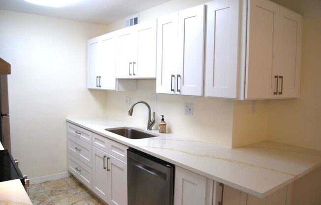 2 beds, 2 baths, $2,450, Unit # 813