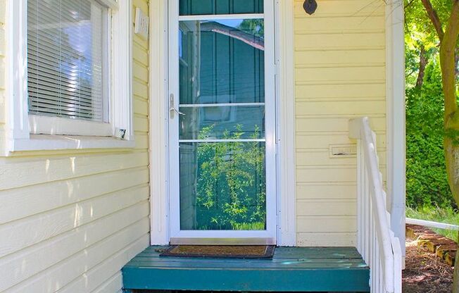 Adorable 2++ Bedroom, 2 Bath Brooklyn Bungalow - steps to MAX line