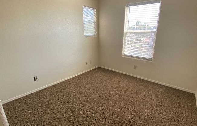 Beautiful 2 Story Town Home Located off of Telshor Area