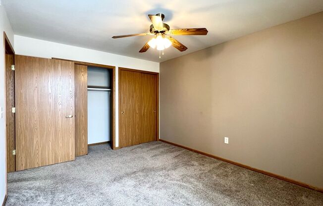 2 beds, 1 bath, 895 sqft, $1,110, Unit RV 1200-138