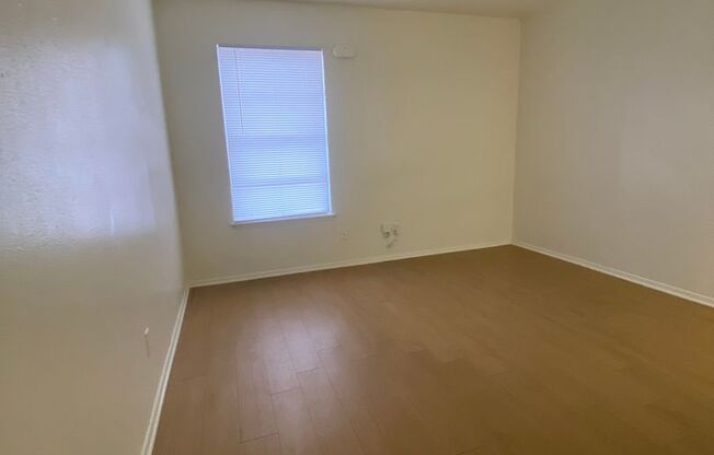 2 beds, 2 baths, 900 sqft, $1,099, Unit LAW11-316