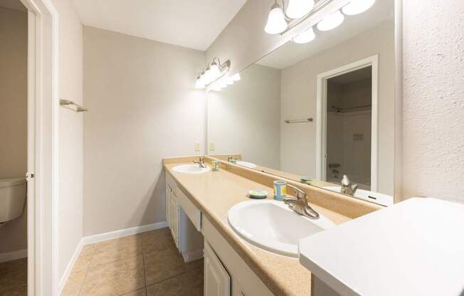 A bathroom with a sink and mirror.