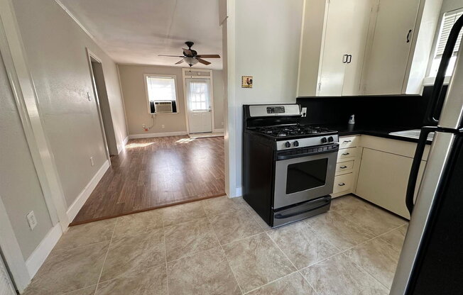 2 beds, 1 bath, 982 sqft, $795