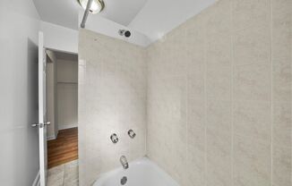 Studio, 1 bath, 371 sqft, $1,150, Unit 303