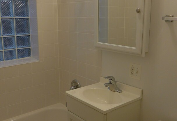Studio, 1 bath, 350 sqft, $1,425, Unit 107