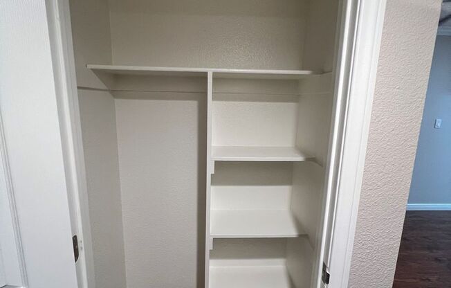 2 beds, 1 bath, 900 sqft, $3,075, Unit E121