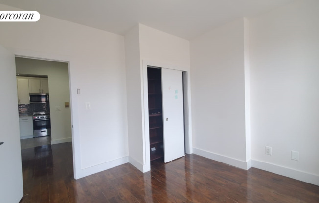 2 beds, 1 bath, $3,195, Unit 5C