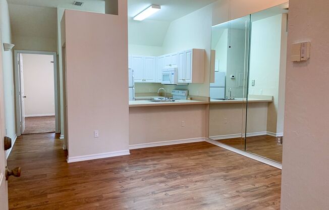 2 beds, 2 baths, 664 sqft, $1,195, Unit 5