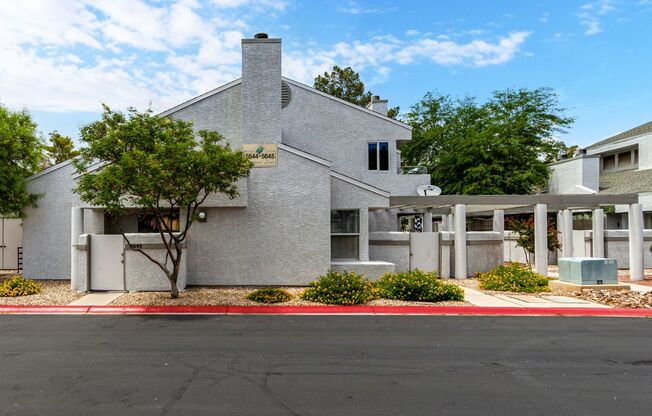NE Townhome with new upgraded stainless steel appliances