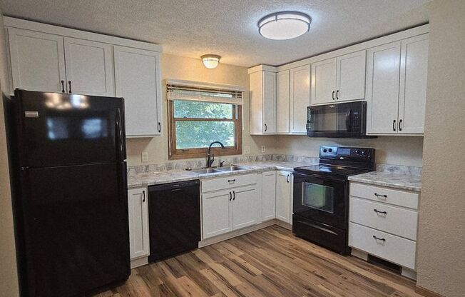 2 BEDROOM | 1 BATH | SINGLE LEVEL | GARAGE | SPACIOUS