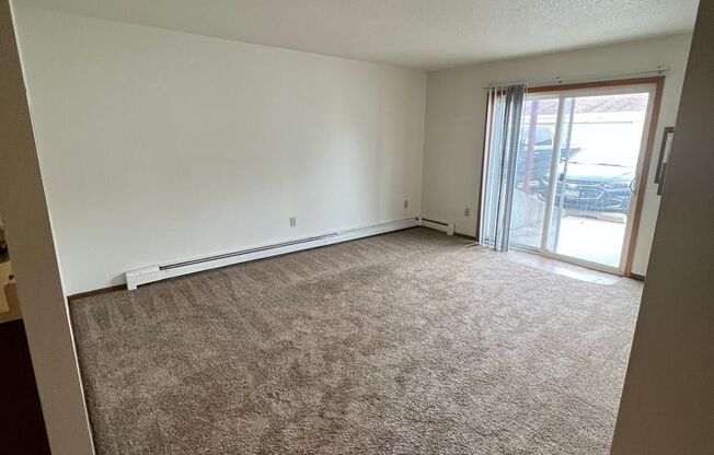 3 beds, 1 bath, 1,000 sqft, $1,030, Unit 102