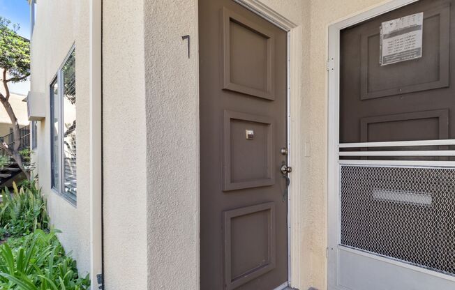 La Mesa 1b/1ba with Onsite Laundry, Parking, AC, and More!