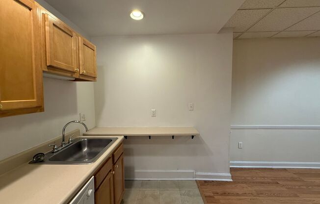 Studio, 1 bath, 315 sqft, $1,200, Unit New King Edward 1A4