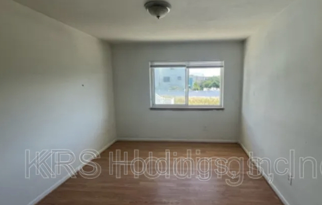 776 W OCEANVIEW AVE