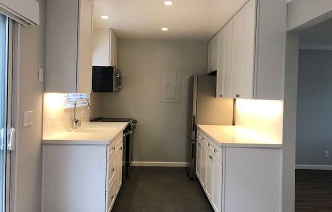 2 beds, 1.5 baths, 1,000 sqft, $3,595, Unit 27