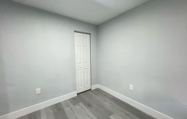 3 beds, 1 bath, 880 sqft, $2,300, Unit 5200-2