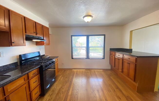 Advent - Low Deposit W/ Laundry & Detached Garage!!