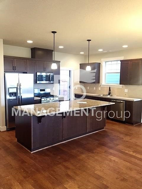 Beautiful Home in Bethany/NW Portland with Full access to Pool & Rec Center!