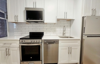 2 beds, 1 bath, $4,200, Unit 2